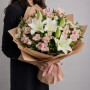 Букет из лилий и альстромерий